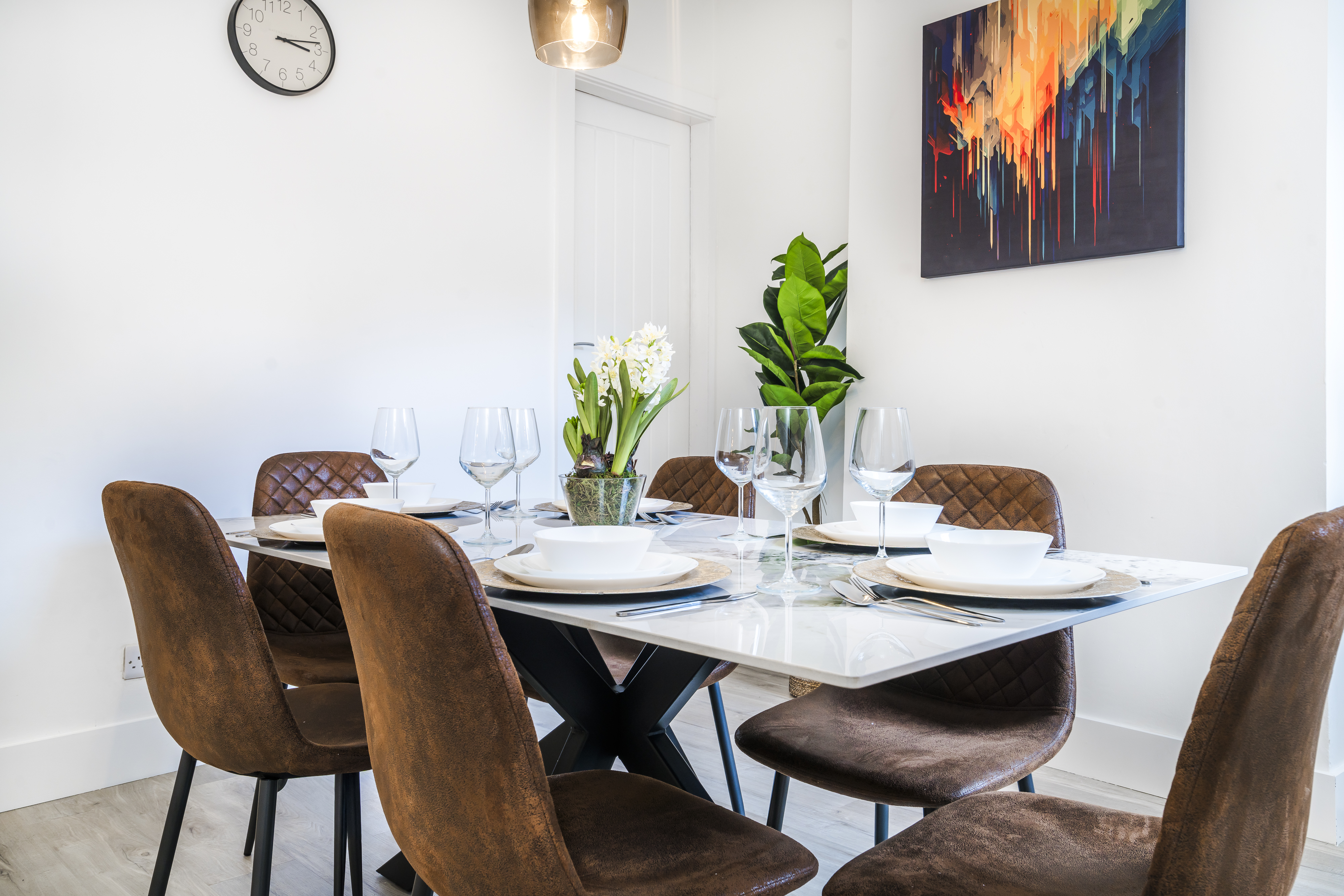 The Weaver kitchen and dining area - short-stay accommodation Newcastle-under-Lyme